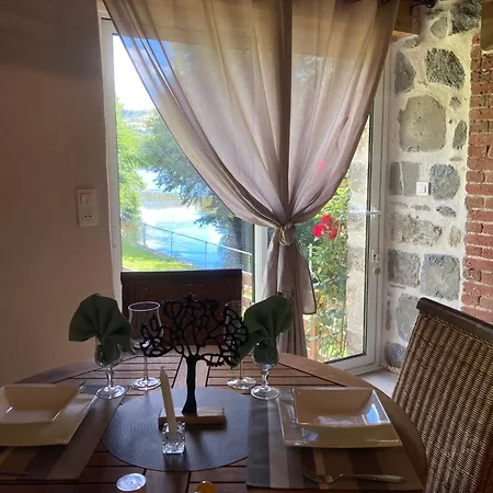 River & Saint-Ilpize