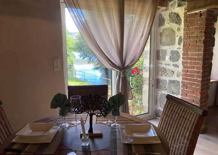 River & Saint-Ilpize